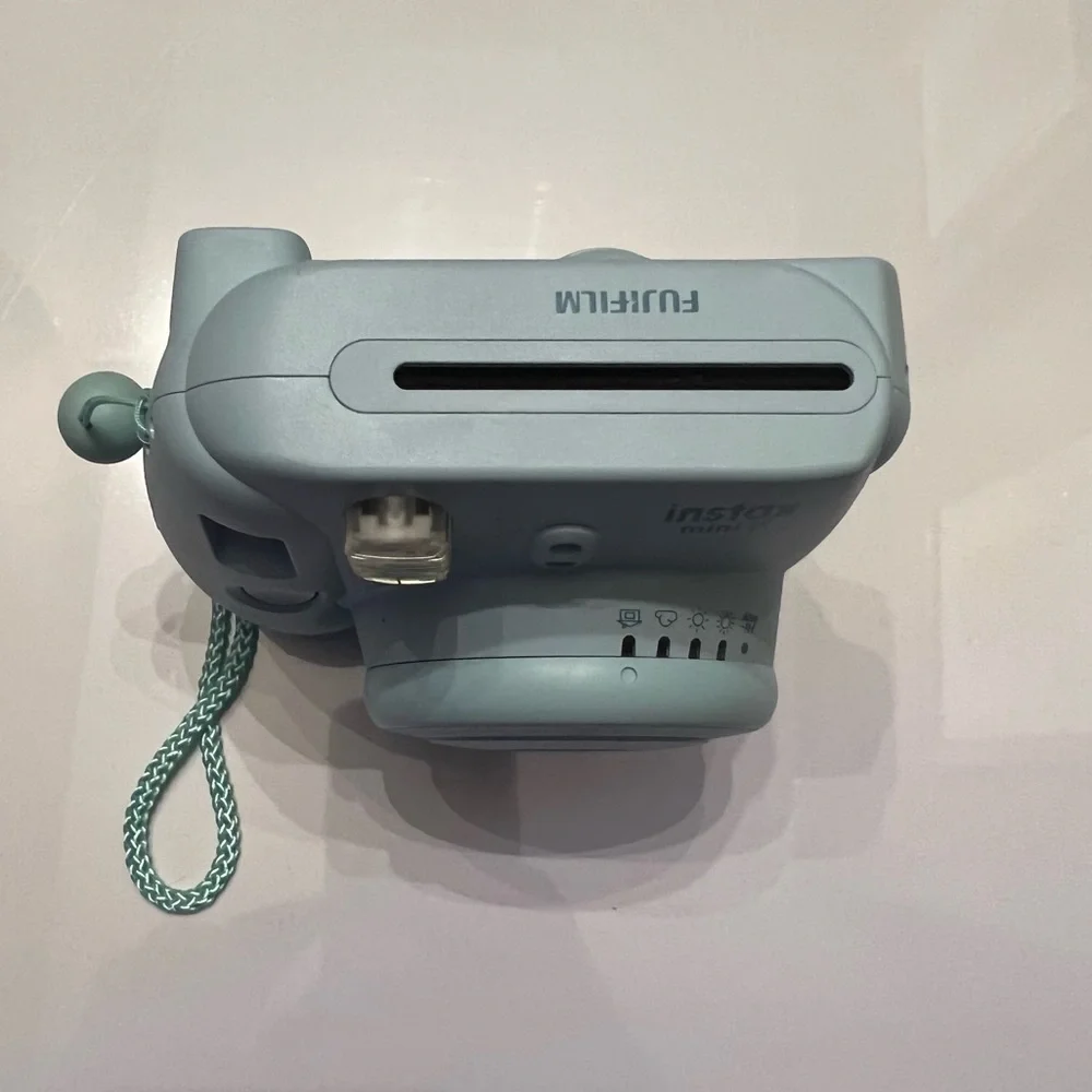 blue fujifilm instax mini 8